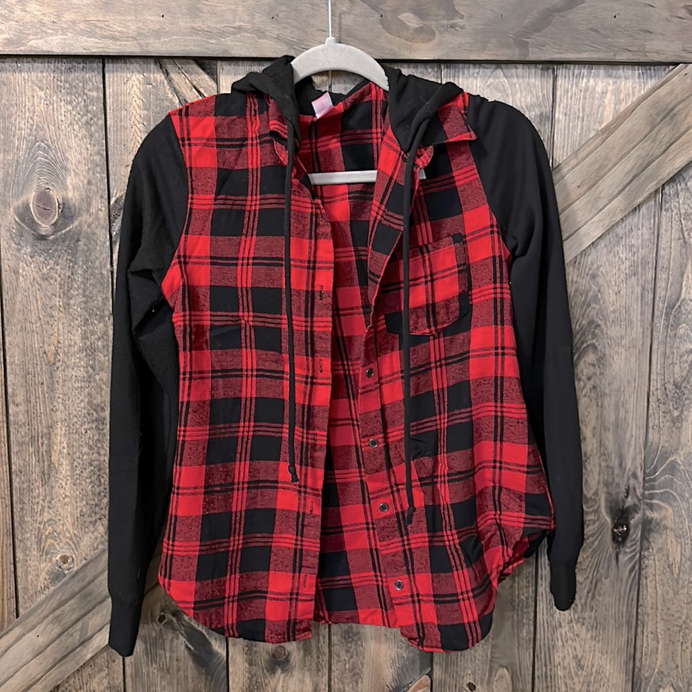 Hooded Button-Down Plaid‎ Top